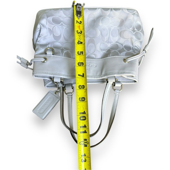 Coach Signature Nylon Adjustable/detachable crossbody. Light grey - Picture 12 of 13